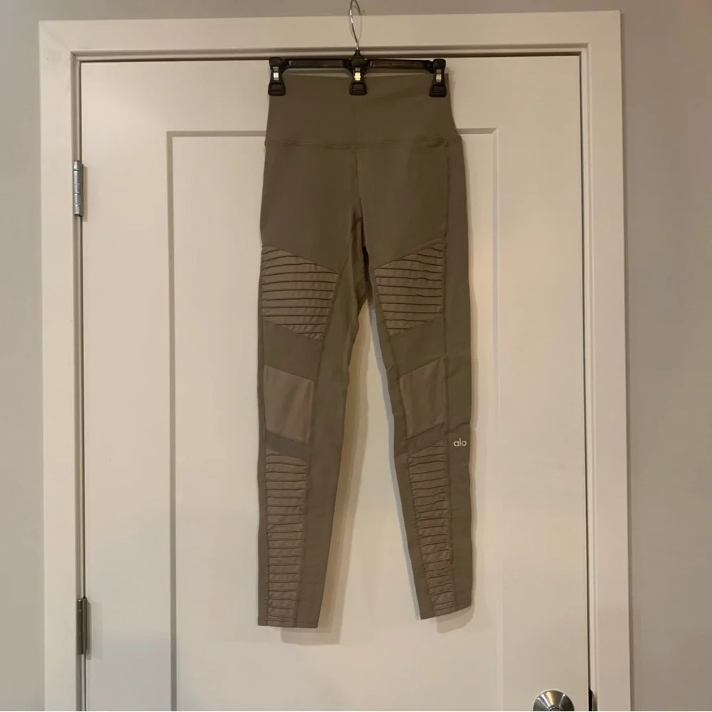 ALO Yoga High-Waist Moto Legging Gravel Medium - Picture 9 of 9